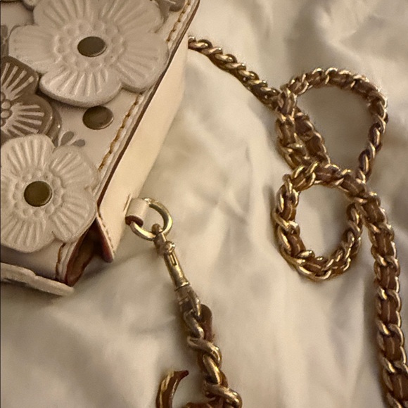 Coach Cream and Gold Floral Crossbody Bag - Picture 8 of 15